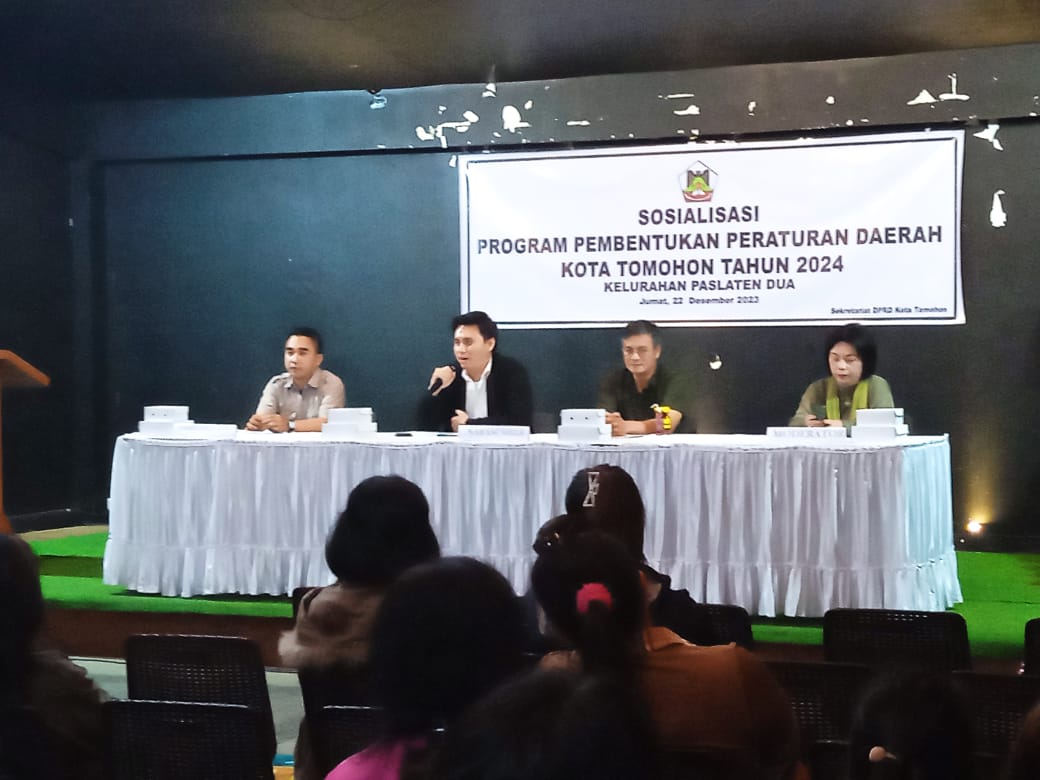 SAMPAIKAN MATERI: Christo Eman saat jadi narasumber dalam Sosialisasi Propemperda Tahun 2024. Dok istimewa