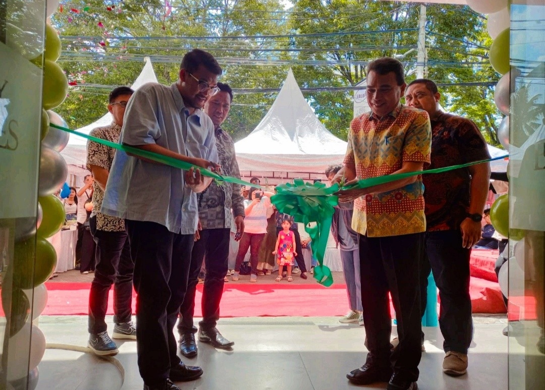 Pembukaan Outlet Amanda Brouwnis di Manado, Sabtu (23/12)