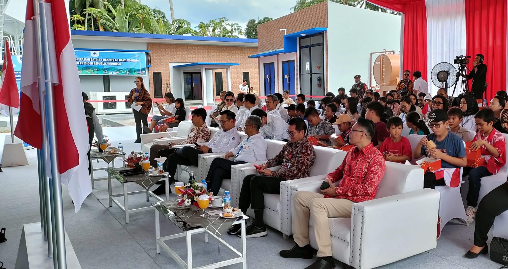 JARINGAN KUAT: Seremoni pengoperasian Satelit Satria-1 dan BTS 4G Bakti Kominfo di Desa Matungkas, Kecamatan Dimembe, tetap digelar melalui Video Confrence dengan Presiden RI.