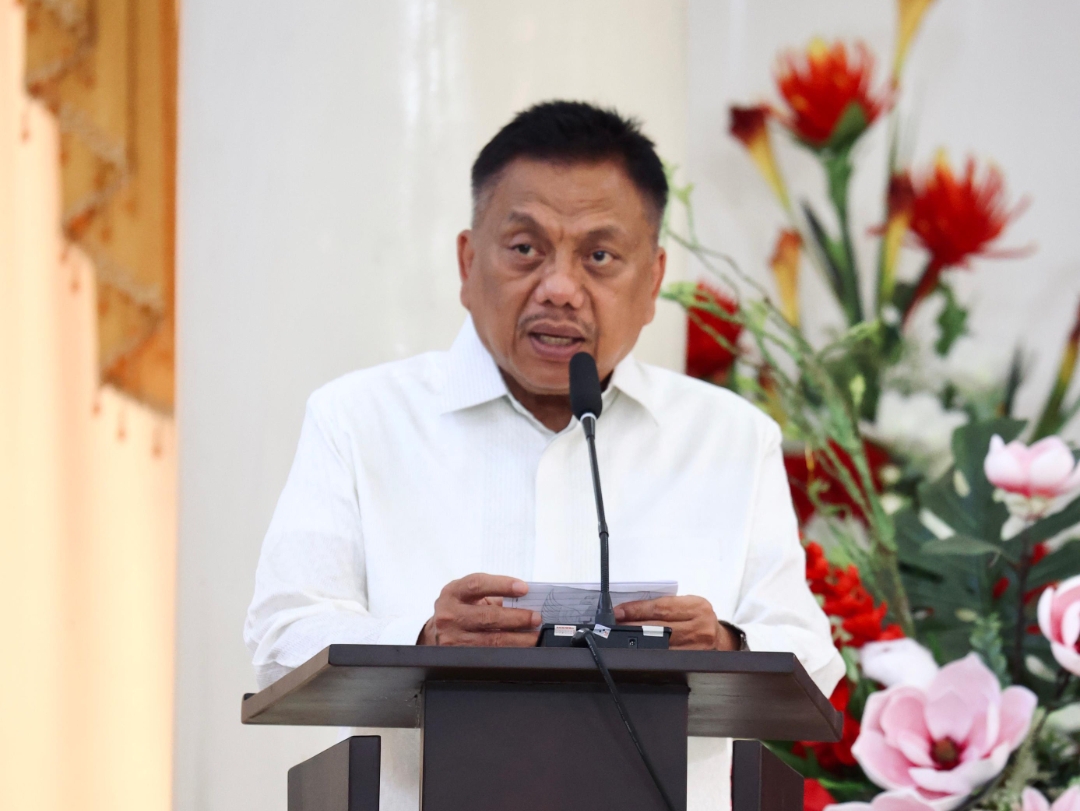 Gubernur Olly Dondokambey saat memberikan sambutan