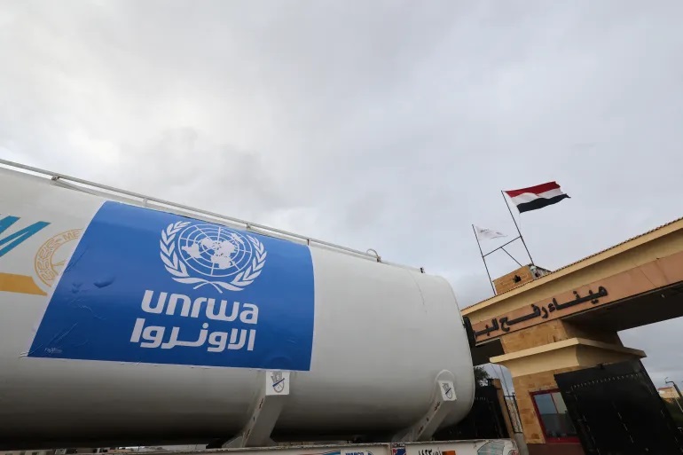 AS dan negara-negara lain memotong bantuan UNRWA pada saat bantuan tersebut paling dibutuhkan bagi lebih dari dua juta warga Palestina (Amr Abdallah Dalsh/Reuters)