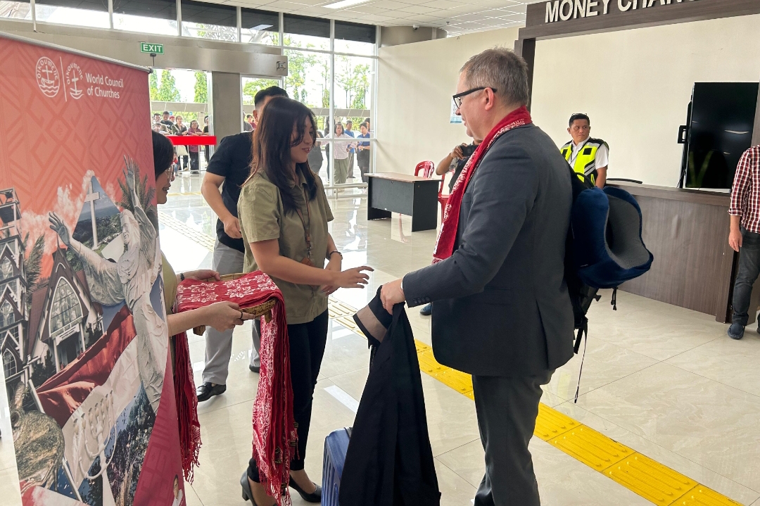 Panitia menjemput setiap peserta yang datang