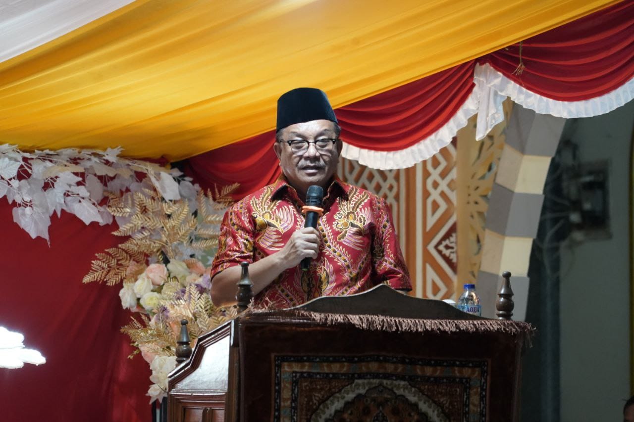 Wali Kota Bitung Maurits Mantiri, membawakan sambutan dalam perayaan Isra Miraj.