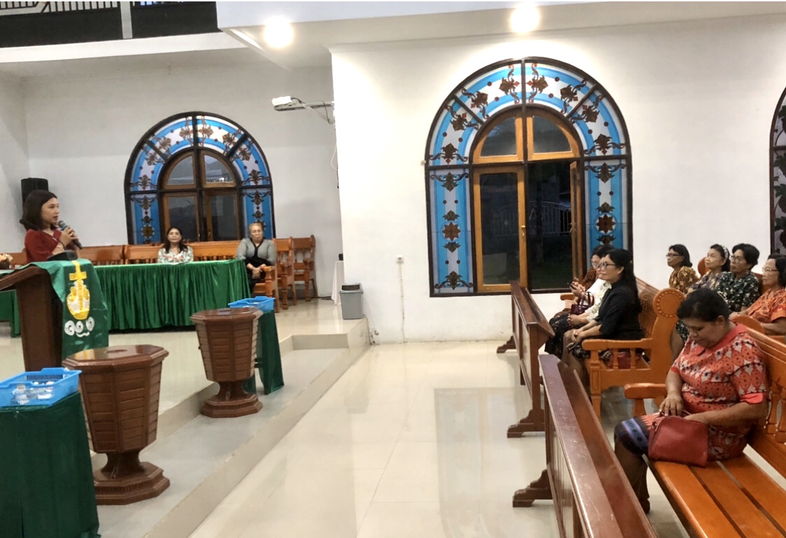 Kristi Karla Arina menutup rangkaian kampanye dengan beribadah bersama Jemaat GMIM Bethania Kawangkoan.
