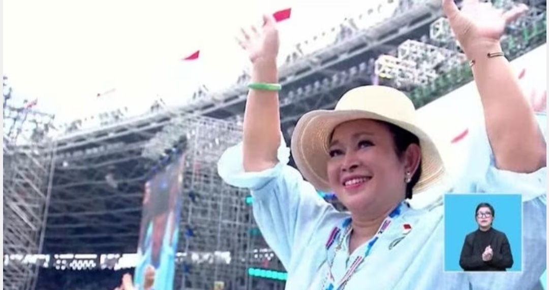 Titiek Soeharto saat hadiri kampanye Prabowo-Gibran di GBK Sabtu (10/2)
