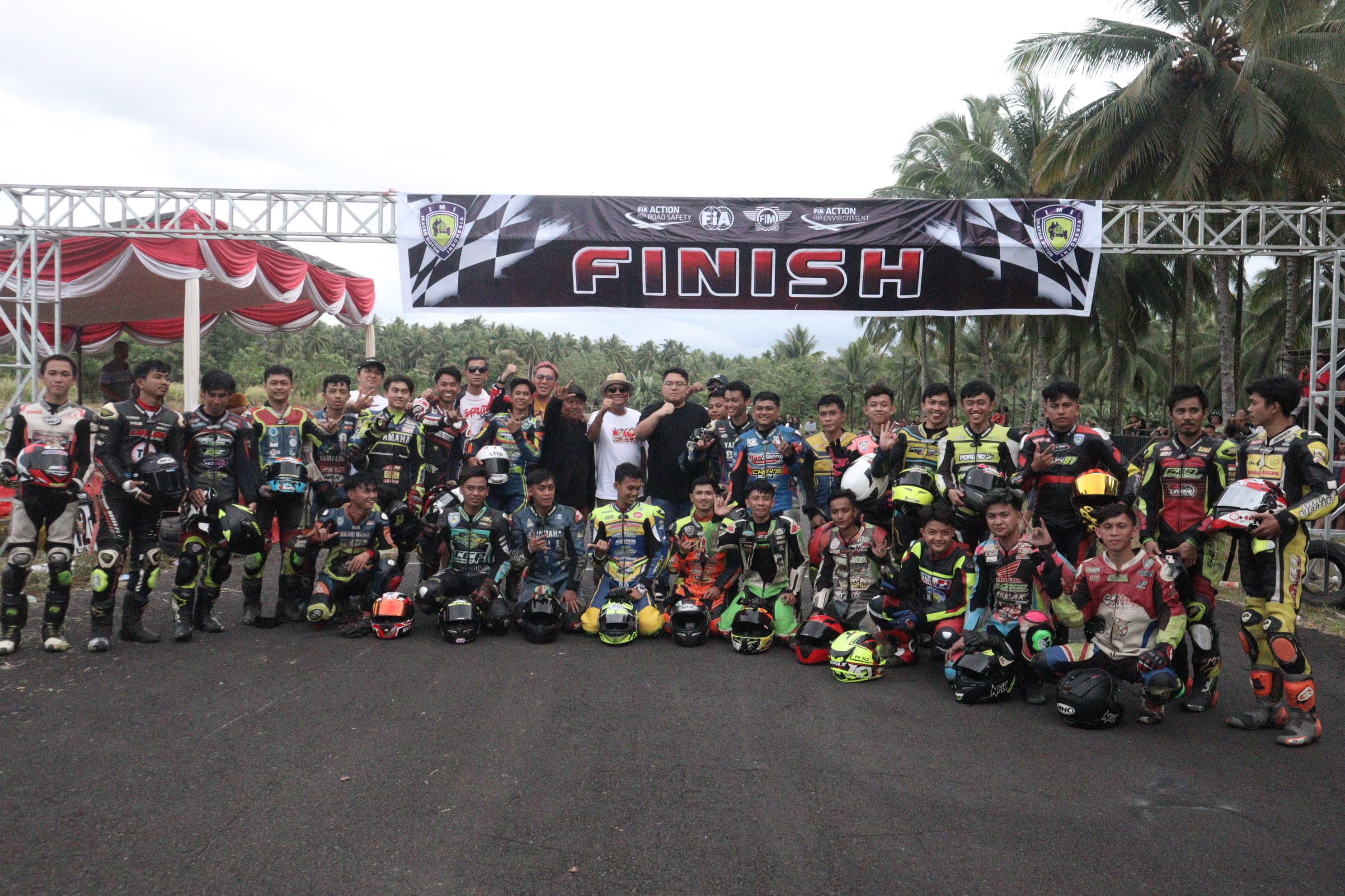 Rio Dondokambey bersama peserta Sulut Fest.