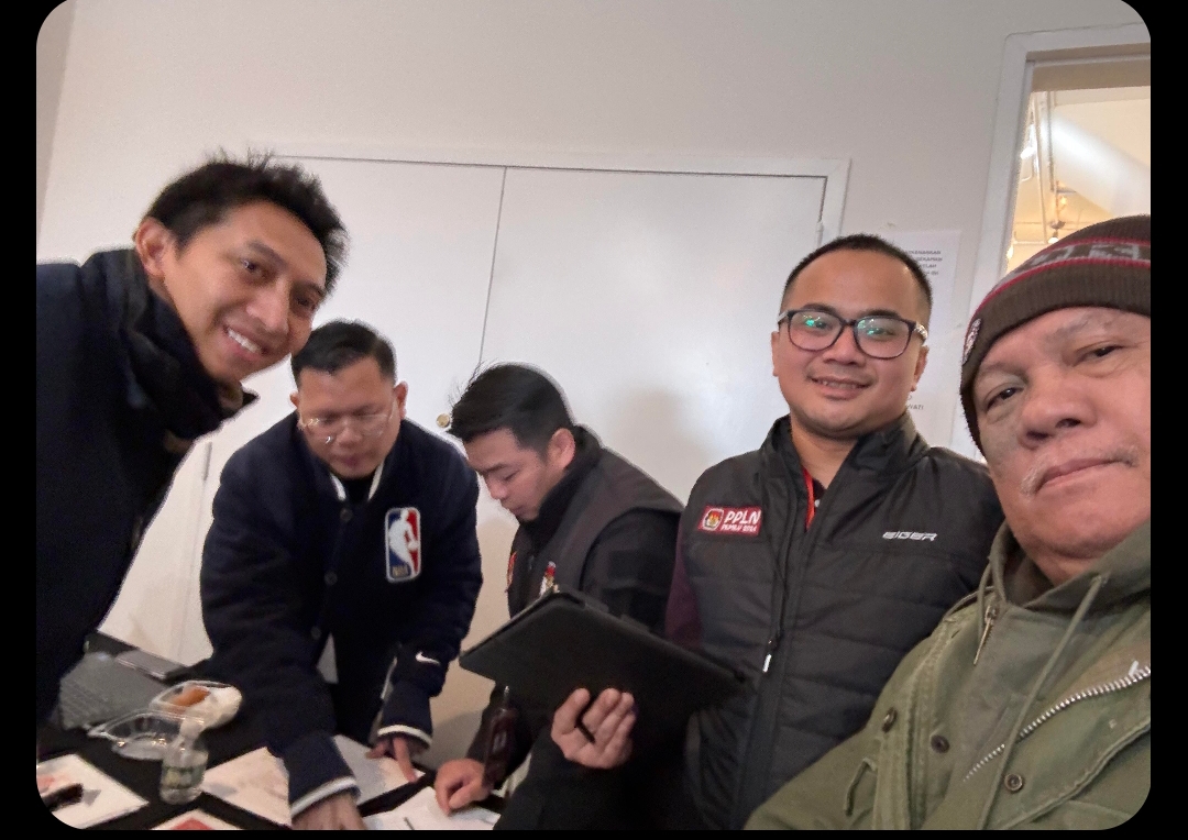 Joutje Kaunang bersama ketua Panitia di NY AS.