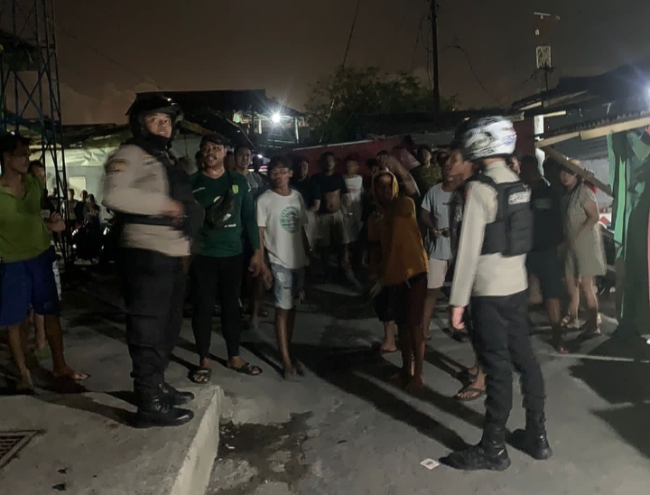 Sejumlah personel dari Polres Bitung saat tiba di lokasi tarkam untuk menenangkan situasi.(Dok Istimewa)