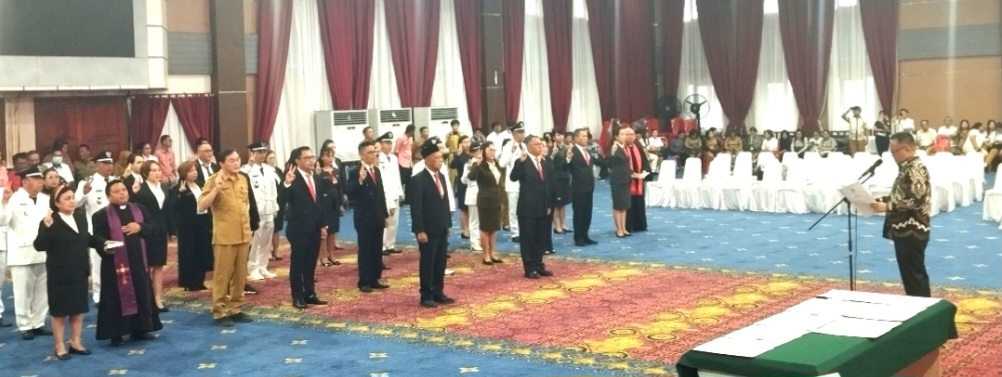 Wakil Wali Kota Manado dr Richard Sualang melantik pejabat lingkup Pemerintah Kota Manado pada Selasa (05/03/2024).