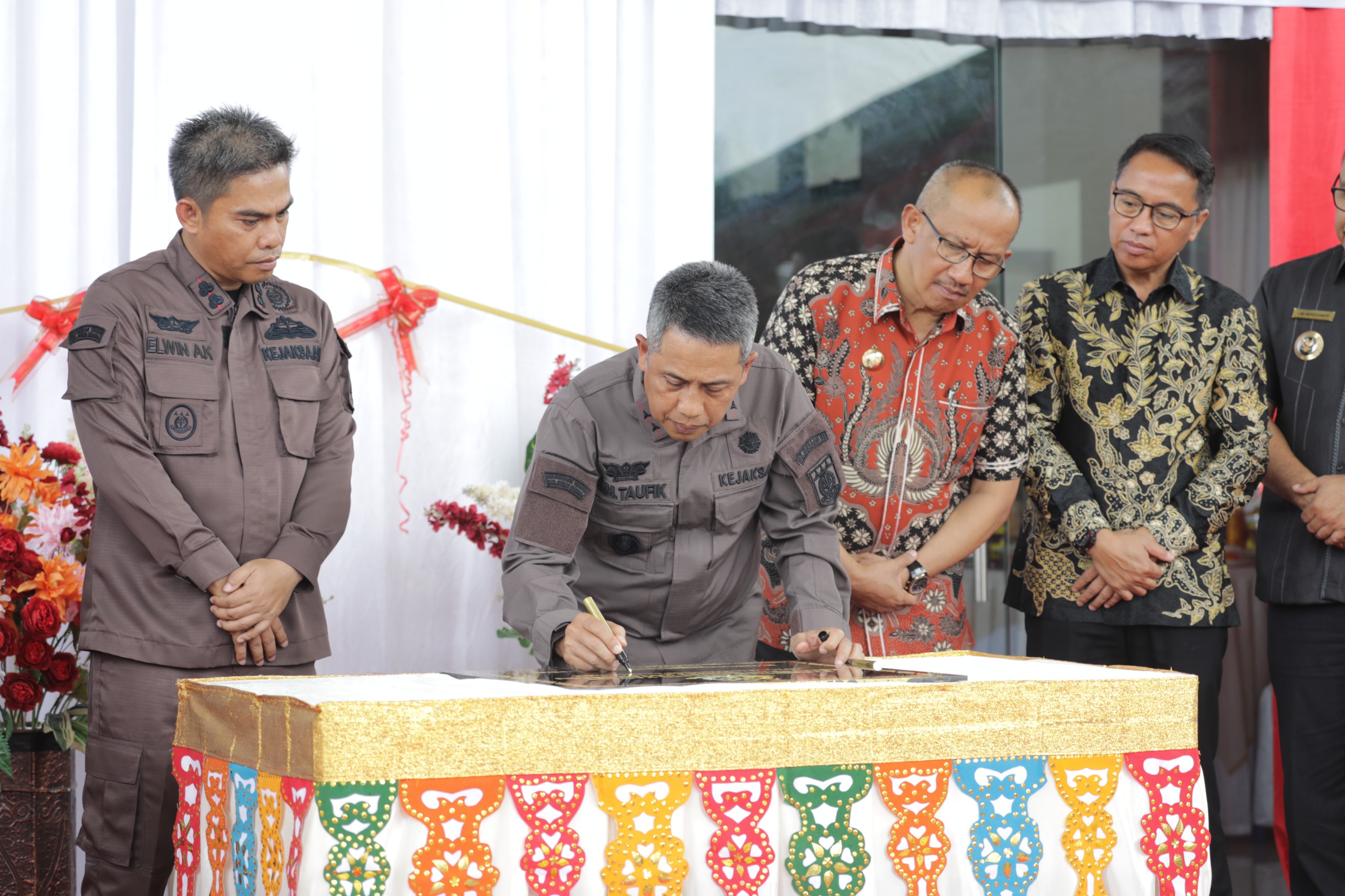 Wali Kota Kotamobagu Asripan Nani turut menyaksikan peresmian kantor Kejaksaan Negeri Kotamobagu