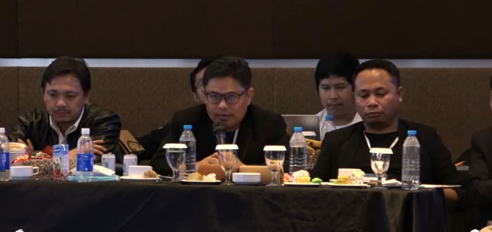 Pimpinan Bawaslu Sulut dan Bitung dalam rapat pleno terbuka, Sabtu (9/3).