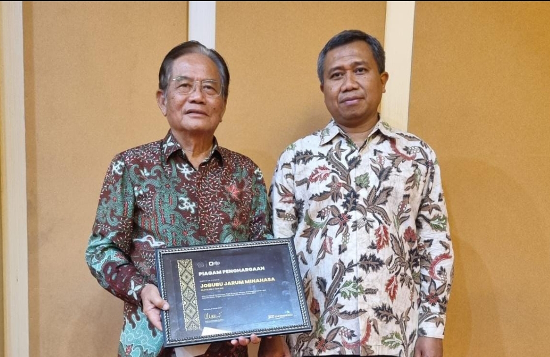 PT. Jobubu Jarum Minahasa Tbk ini diwakili oleh Johnny Lieke bersama Kepala Kantor Wilayah DJP Suluttenggomalut Arif Mahmudin Zuhri