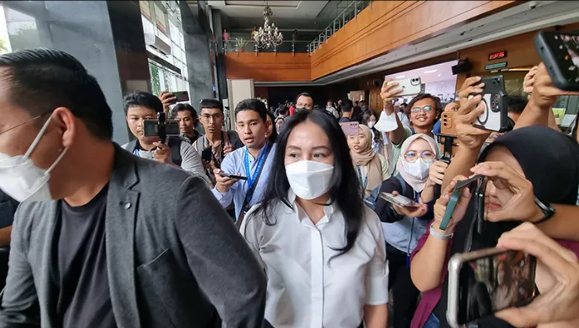 Istri mantan pejabat Direktorat Jenderal Pajak (DJP) Rafael Alun Trisambodo, Ernie Mieke Torondek di Pengadilan Tindak Pidana Korupsi (Tipikor) pada Pengadilan Negeri Jakarta Pusat, Rabu (30/8/2023).