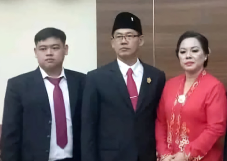 Alm Briando Honandar bersama Orang Tua