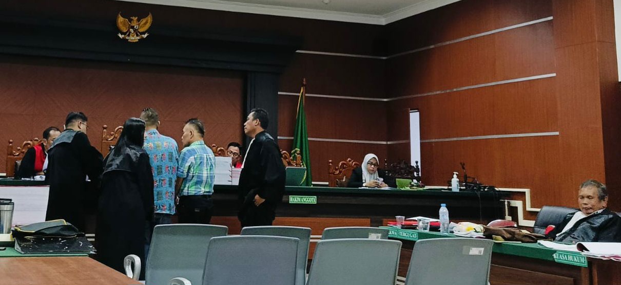 Sidang perkara dugaan tindak pidana korupsi berlangsung di Ruang Sidang Pengadilan Negeri Manado, Selasa (19/03/2024).