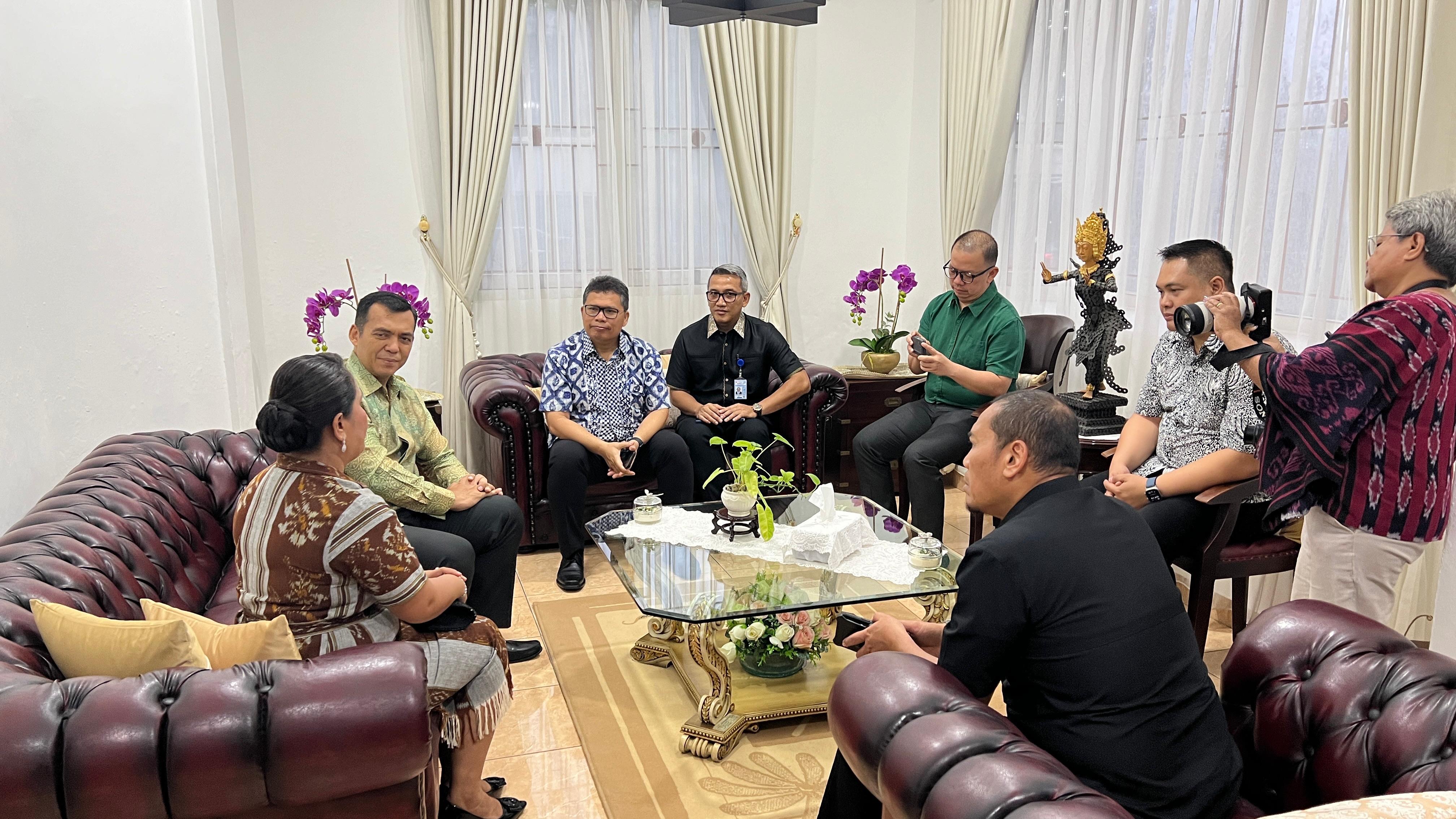 Direktur Jenderal Imigrasi Silmy Karim, menginisiasi tunjangan khusus bagi aparatur ASN pada Direktorat Jenderal Imigrasi yang bertugas secara penuh di kawasan terpencil, terluar dan perbatasan
