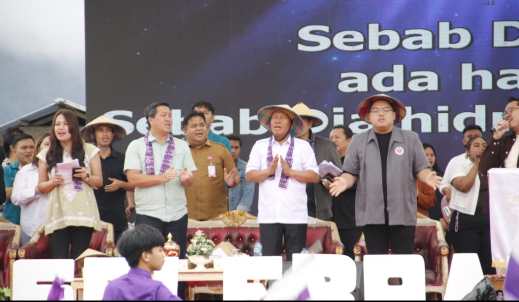 Wagub Steven Kandouw bersama Ketua KPPSG Pnt Rio Dondokambey dan Bupati Minsel Franky Wongkar  sukacita ulang tahun Pemuda GMIM ke 98, yang dibalut dalam selebrasi Paskah