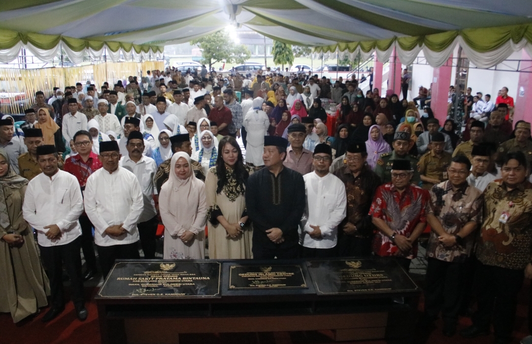 Wagub Steven Kandouw saat  meresmikan Islamic Center Bolmut kemarin.