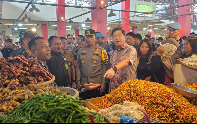 Wagub Sulut Steven Kandouw bersama Forkopimda saat turun ke pasar