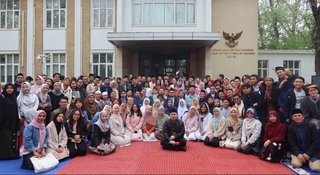Di Tengah Kondisi Hujan dan Cuaca Dingin, WNI Antusias Mengikuti Rangkaian Kegiatan Idul Fitri di KBRI Beijing