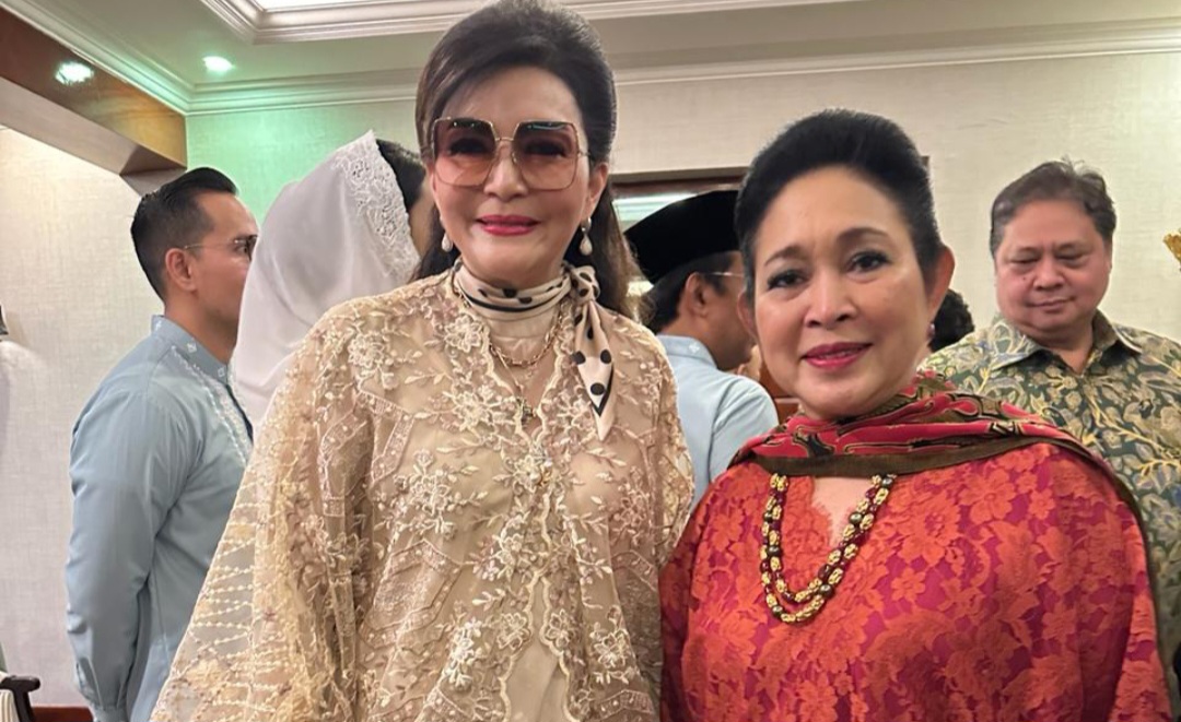 SRIKANDI TANGGUH: Christiany W Paruntu bersama Siti Hediati Hariyadi atau Titiek Soeharto, dalam momentum silaturahmi Lebaran.