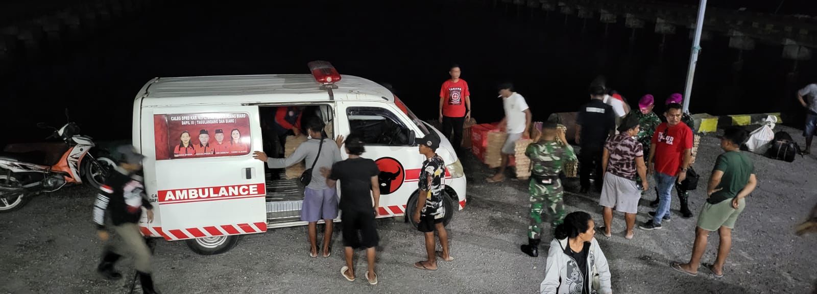 Ambulans dari PDI Perjuangan Sitaro membantu mobilisasi logistik (Istimewa)
