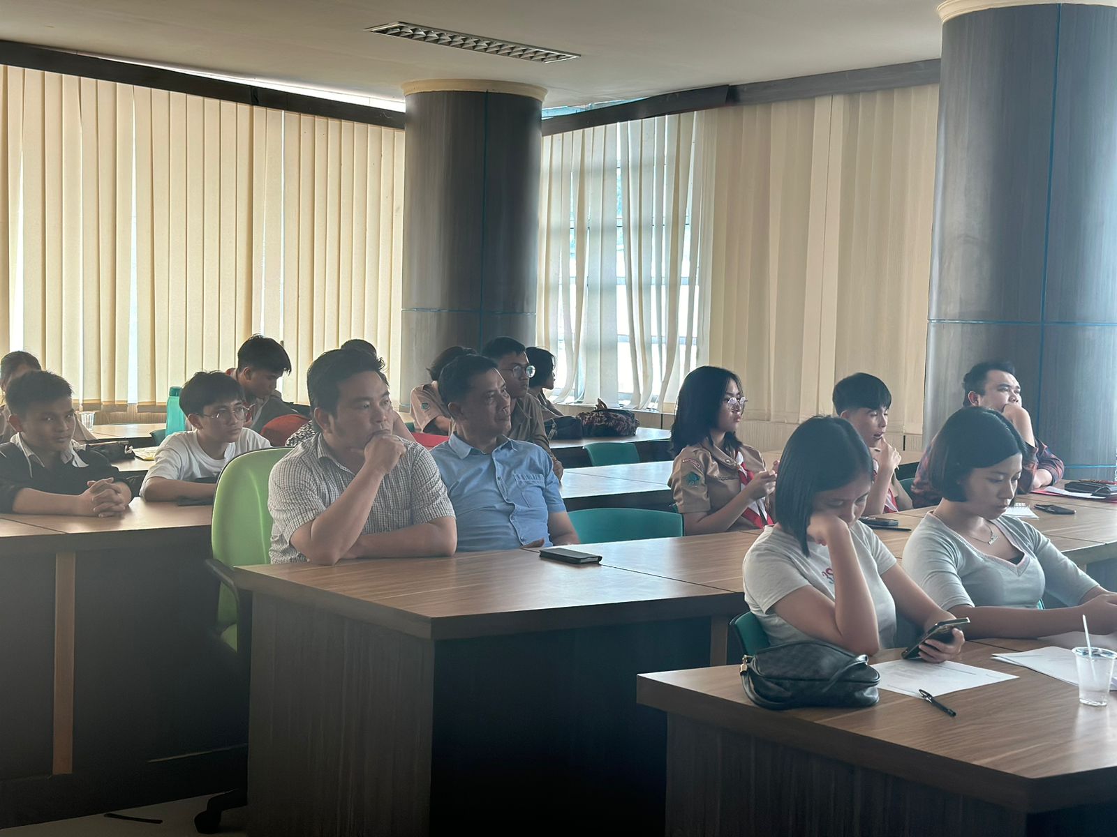 Para peserta Band Competition Xpresi Party 2024 saat mengikuti technical meeting (Istimewa)