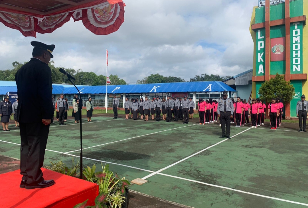 PERKUAT SINERGITAS: Suasana pelaksanaan Upacara Peringatan HBP ke-60 yang digelar di Lapangan Upacara LPKA Tomohon, belum lama ini. Dok istimewa