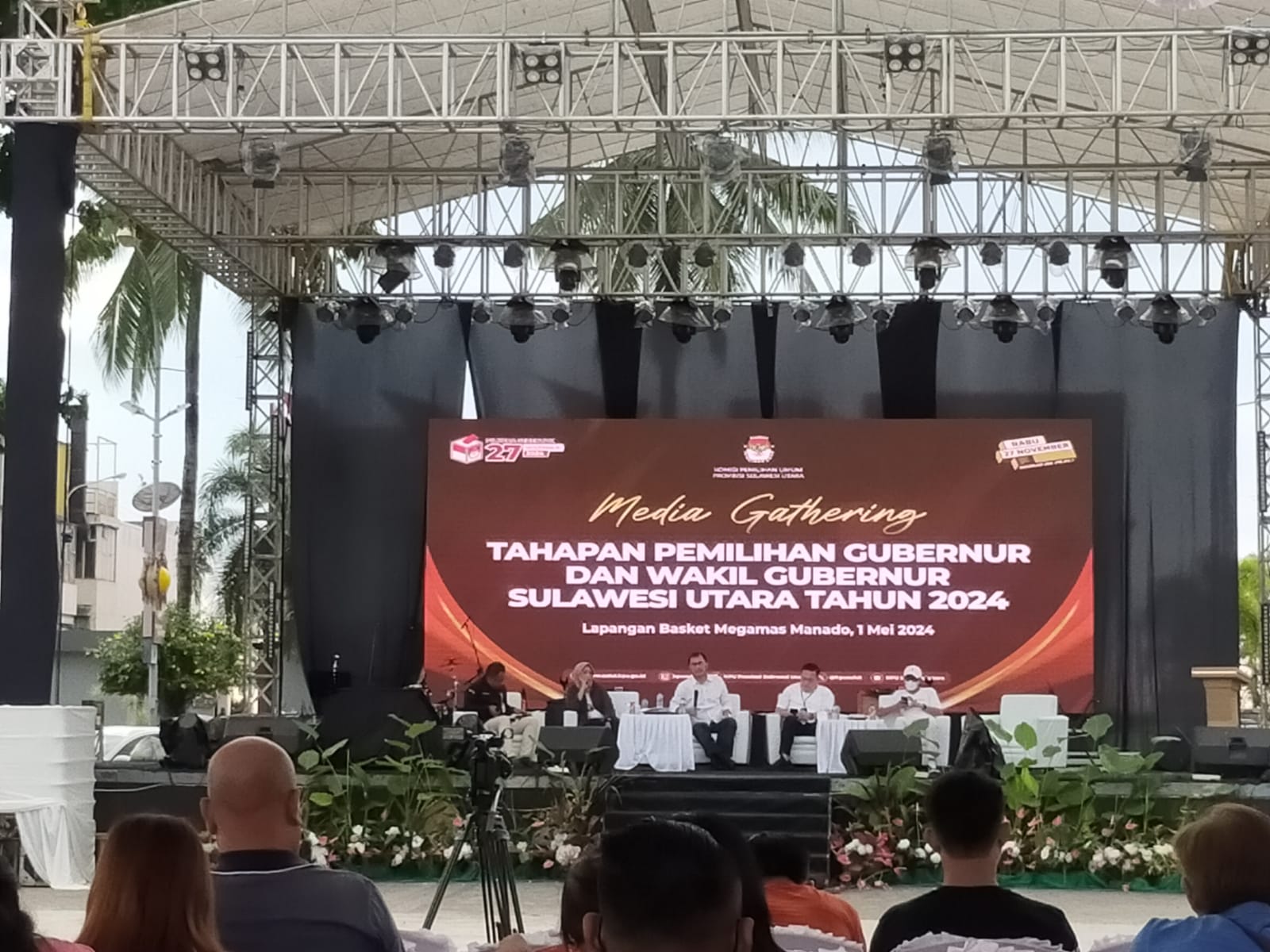 Suasana sosialisasi tahapan Pilgub Sulut 2024, Rabu (1/5) di Kawasan Megasmas Manado.