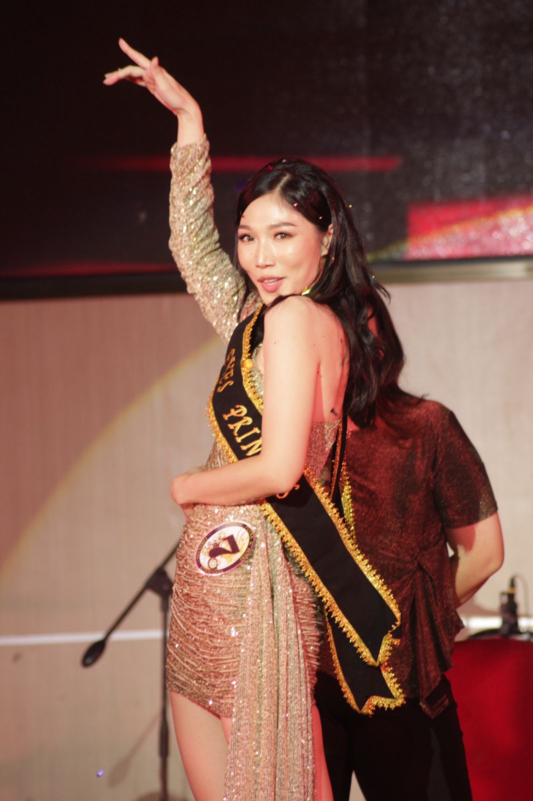 Penampilan salah satu finalis PPF Unsrat 2024 dalam babak talent show (Istimewa)