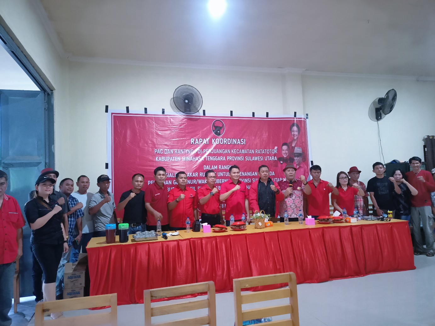Pengurus PAC Ratatotok bersama DPC PDIP Kabupaten Minahasa Tenggara. Dok istimewa