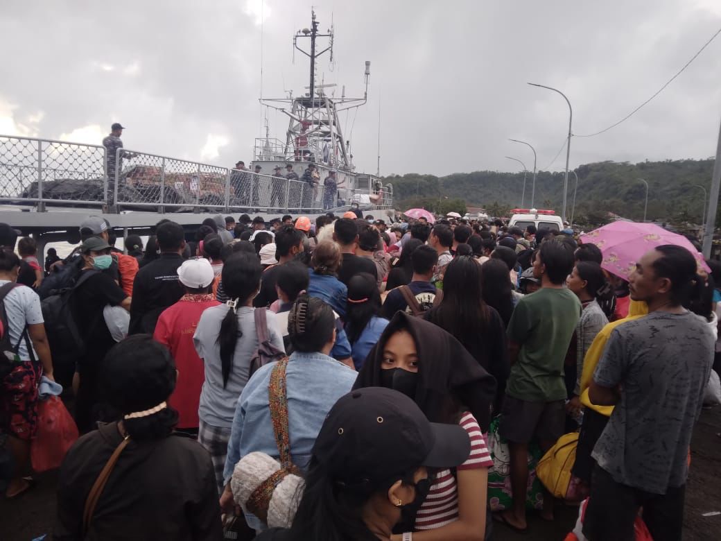 Warga Tagulandang yang mengungsi ke luar daerah beberapa waktu lalu. (Istimewa)