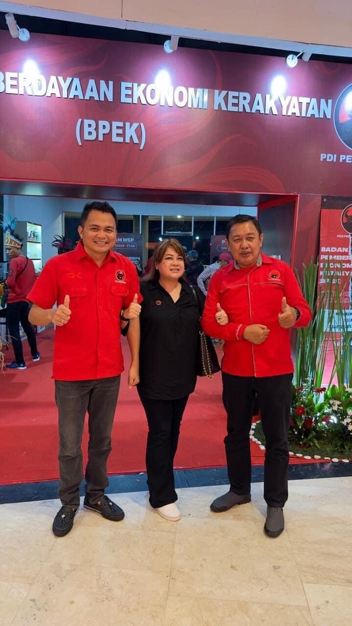 SIAP MENANGKAN: Peron bersama duet RK-FT di sela pelaksanaan Rakernas PDIP di Ancol Jakarta. Dok istimewa