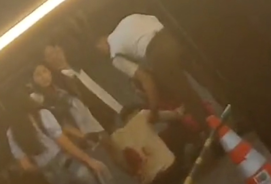Tangkapan layar dugaan insiden penikaman yang terjadi di Komplek Kawasan Megamas, Sabtu (25/05/2024).