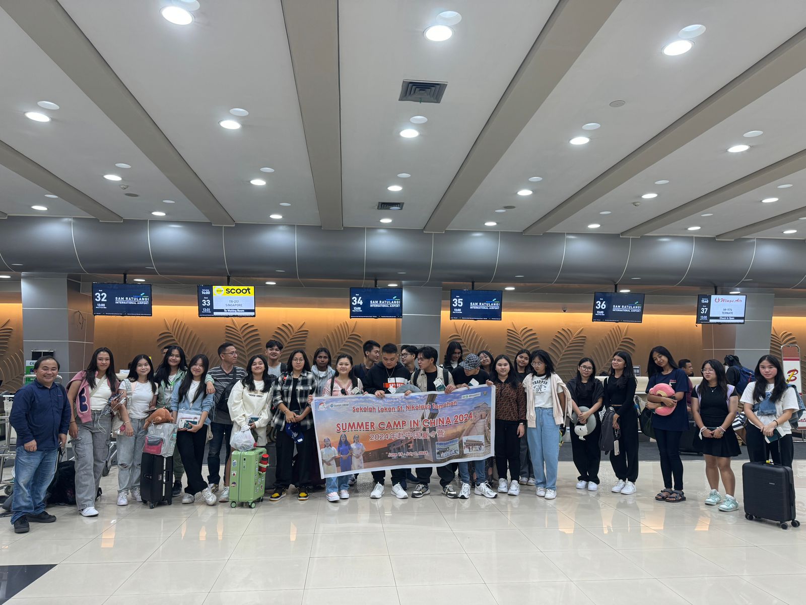 TAMBAH WAWASAN: Rombongan Siswa bersama guru Sekolah Lokon St Nikolaus di gelaran Summer Camp in China. Dok istimewa