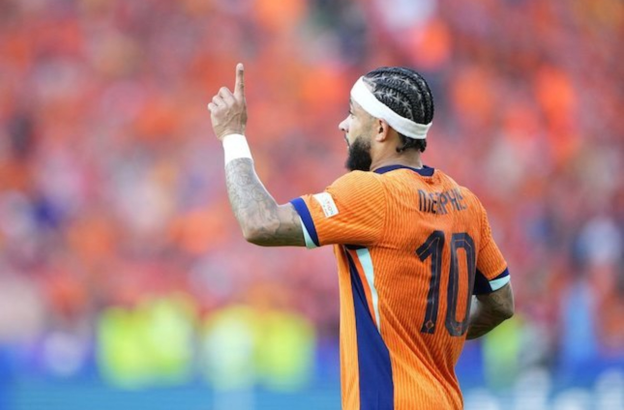 Selebrasi gol pemain Belanda, Memphis Depay (c). (Dok Jawapos)
