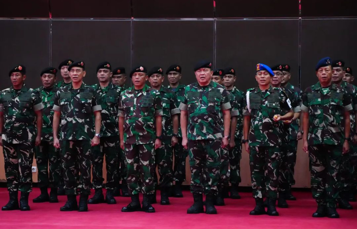 Panglima TNI Jenderal TNI Agus Subiyanto menerima Laporan Korps kenaikan pangkat 22 perwira tinggi TNI, Jumat (5/7/2024). Salah satunya putra Sulut, Mayjen TNI Steverly Christmas Parengkuan