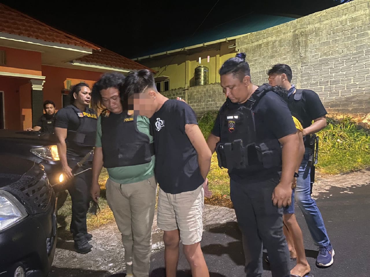 Pemilik senjata tajam berbagai jenis, ditangkap Tim Tarsius Presisi Polres Bitung.(Dok Istimewa)