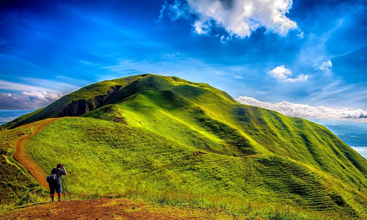 Bukit Holbung Samosir (id.wikipedia.org)