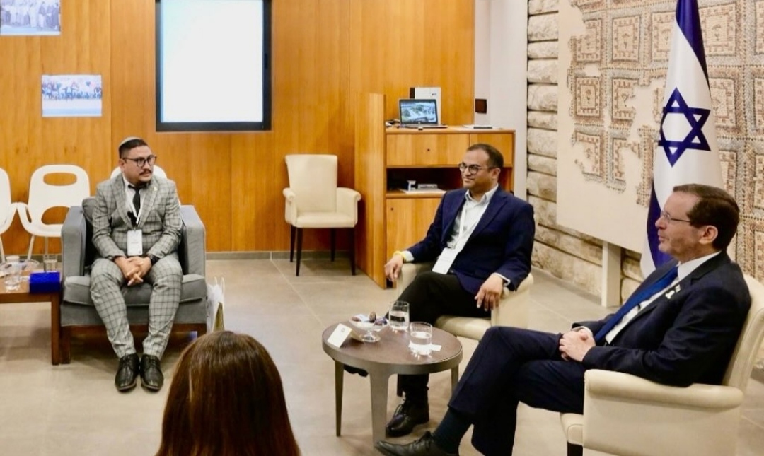 Pimpinan Jemaah Yahudi Sulut  Rabbi Yaakov Baruch, saat bertemu dengan Presiden Israel Isaac Herzog.