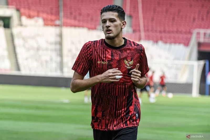 Pesepak bola Timnas Indonesia Justin Hubner melakukan latihan jelang pertandingan Kualifikasi Piala Dunia 2026 di Stadion Utama Gelora Bung Karno, Senayan, Jakarta, Rabu (5/6/2024. (ANTARA)