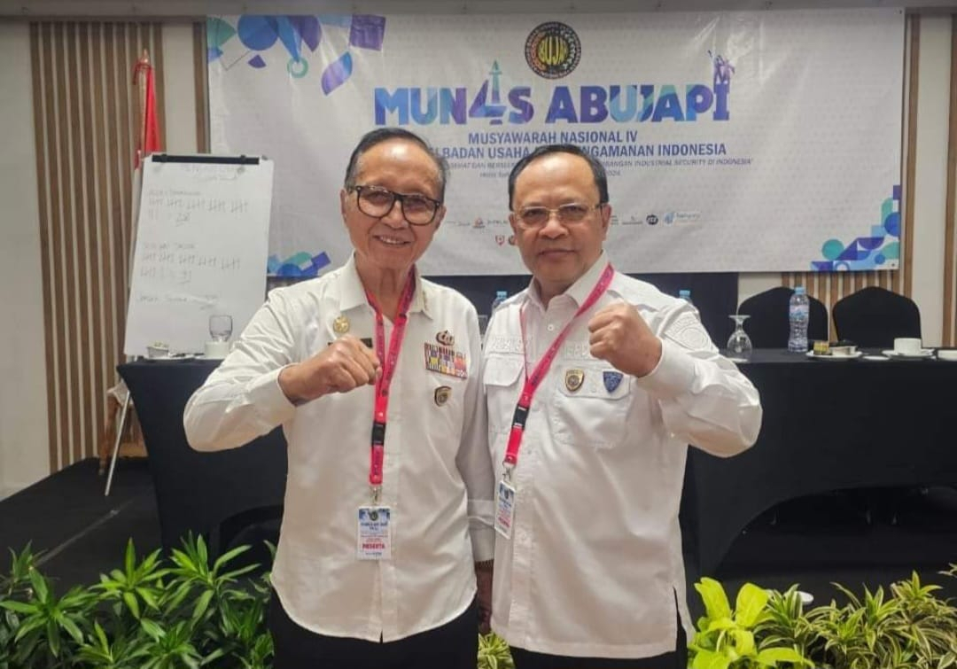 KOMPAK: Ketua Umum BPP ABUJAPI Komjen Pol (Purn) Drs M Sofyan Jacob (kiri) dan Ketua Umum BPD ABUJAPI Sulut AKBP (Purn) Drs Bambang Dwidjatmiko.