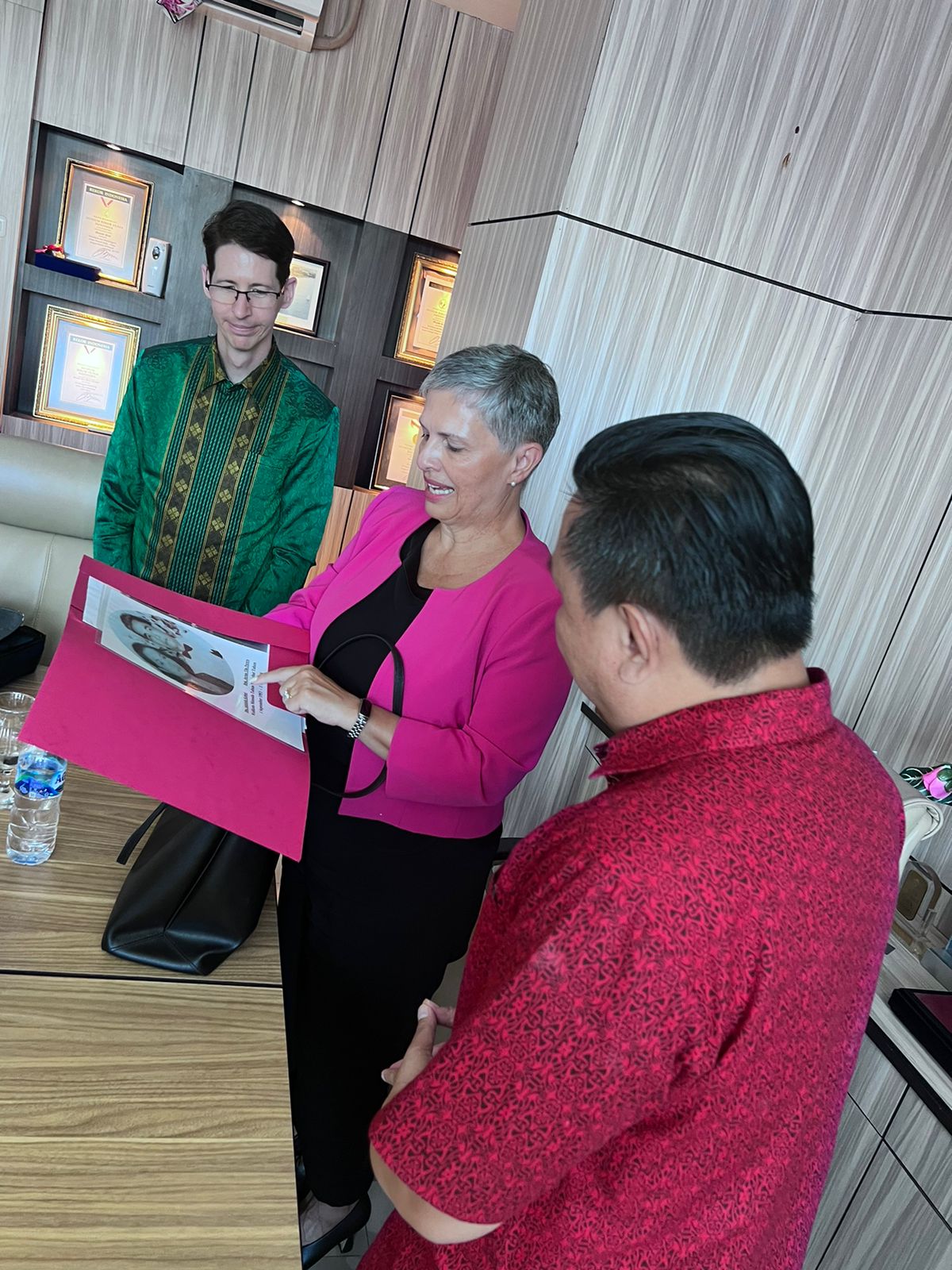 Duta Besar Australia untuk Indonesia Penny Williams menceritakan punya kenangan manis bersama warga Kawanua saat masih usia remaja