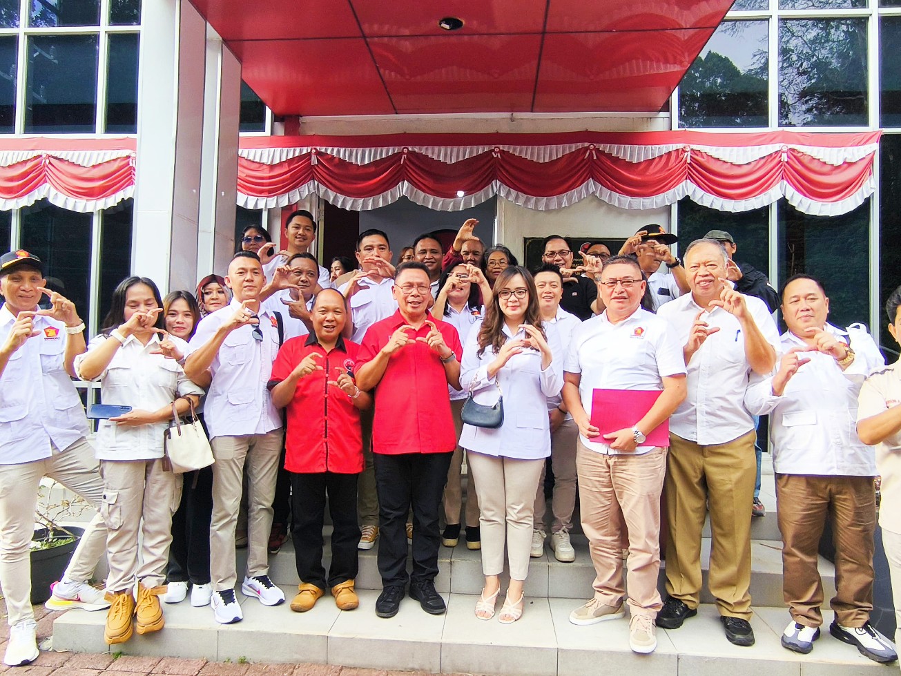SOLID: DPC PDIP dan Gerindra Kans berkoalisi di Pilkada Tomohon 27 November mendatang. Dok Jul/MP