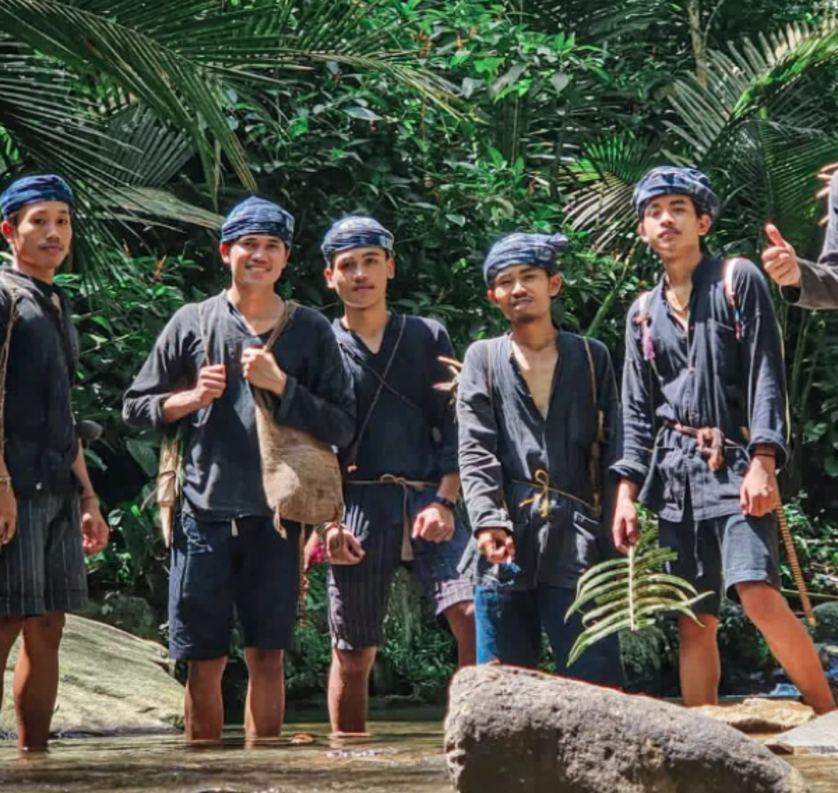 Para lelaki Suku Baduy Luar. (Foto: instagram @kangkaldiibaduy)