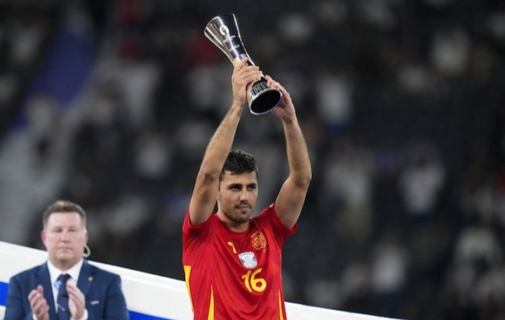 POTENSI MERAIH: Rodri (Timnas Spanyol) jadi pemain terbaik Euro 2024 (c).