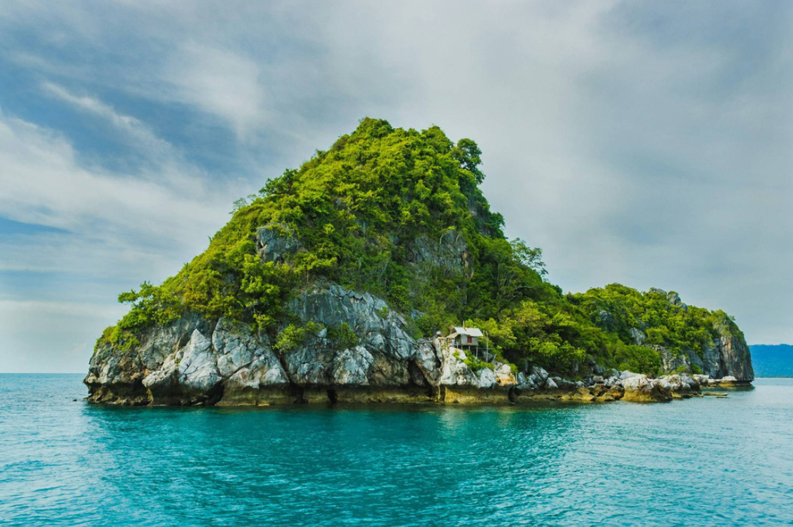 Ilustrasi Sejarah Suku Enggano. Sumber: Unsplash.com/Tom Winckels