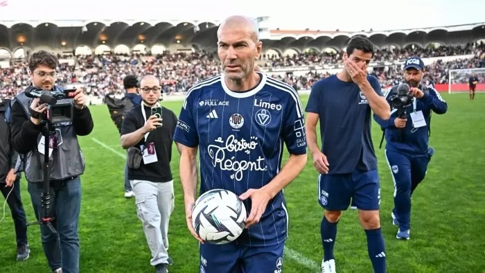 Zinedine Zidane bermain di Bordeaux pada 14 Mei 2024. (Icon Sport)