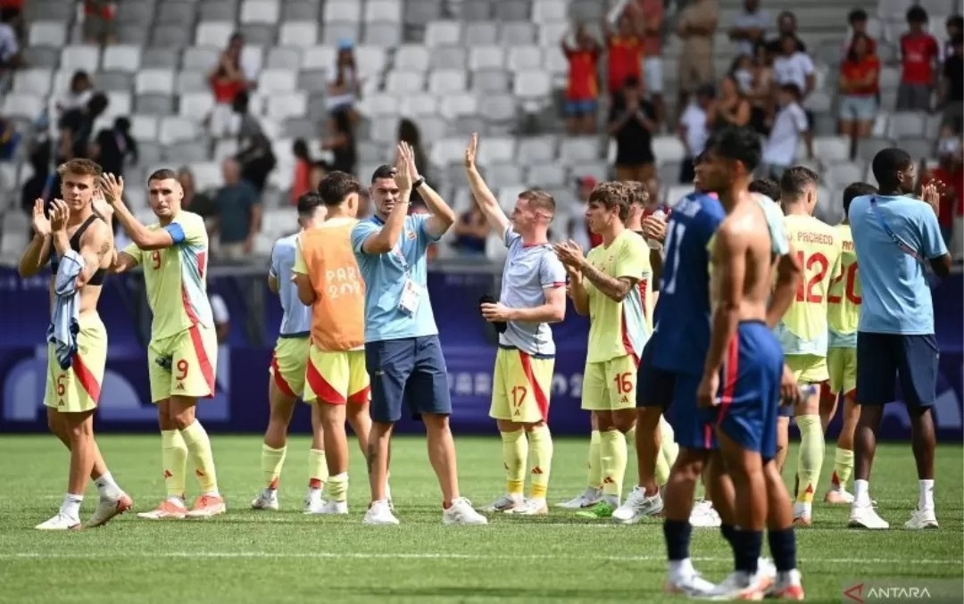 Spanyol merayakan keberhasilan mereka mengalahkan Republik Dominika pada pertandingan Grup C Olimpiade Paris 2024 di Stadion Bordeaux, Bordeaux, Sabtu (27/7/2024). (ANTARA/AFP/CHRISTOPHE ARCHAMBAULT)