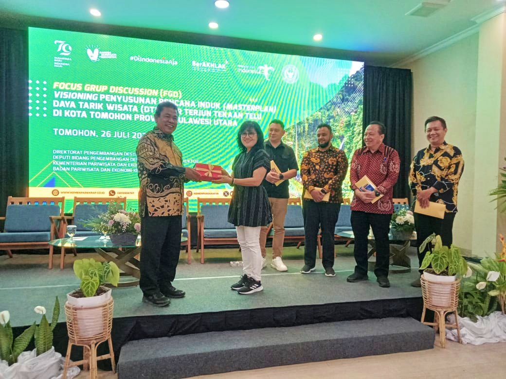 SINERGI BERSAMA: Jajaran Kemenparekraf RI bersama seluruh pemangku kebijakan, di gelaran Penyusunan Master Plan DTW Air Terjun Tekaan Telu Kota Tomohon. Dok istimewa